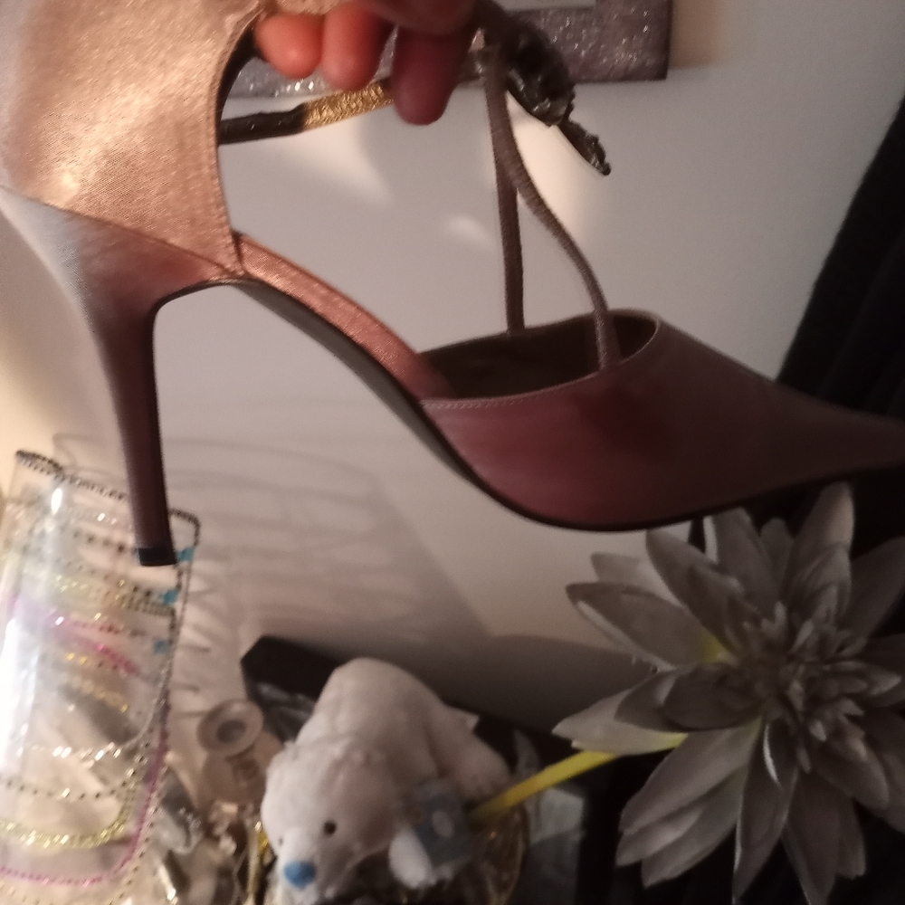 Shoes - Picture 6 of 7